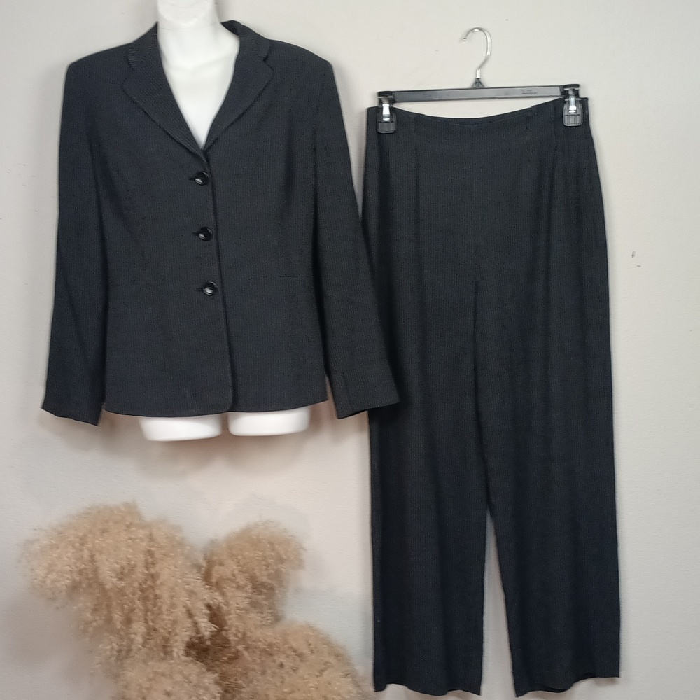 Ann Taylor Women's Wool Blend Black Pinstripped Wide Leg Pant suit sz 12
